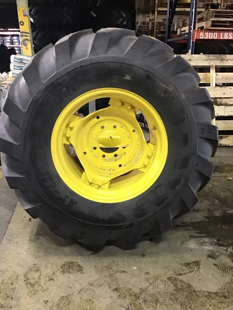 Take-Off 19.5L-24/12 BKT AT-621 TL R-4 95-100% on 15 X 24 8-8-6 4/2 Clamp Yellow Wheel w/ Disc