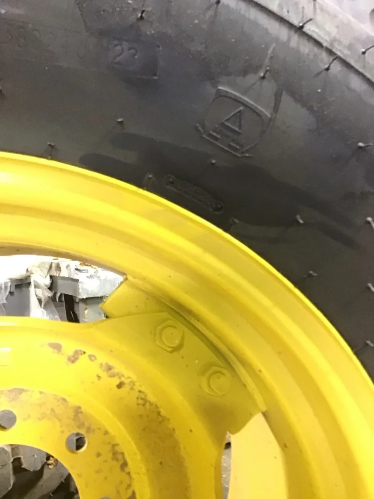 Take-Off 19.5L-24/12 BKT AT-621 TL R-4 95-100% on 15 X 24 8-8-6 4/2 Clamp Yellow Wheel w/ Disc image 3