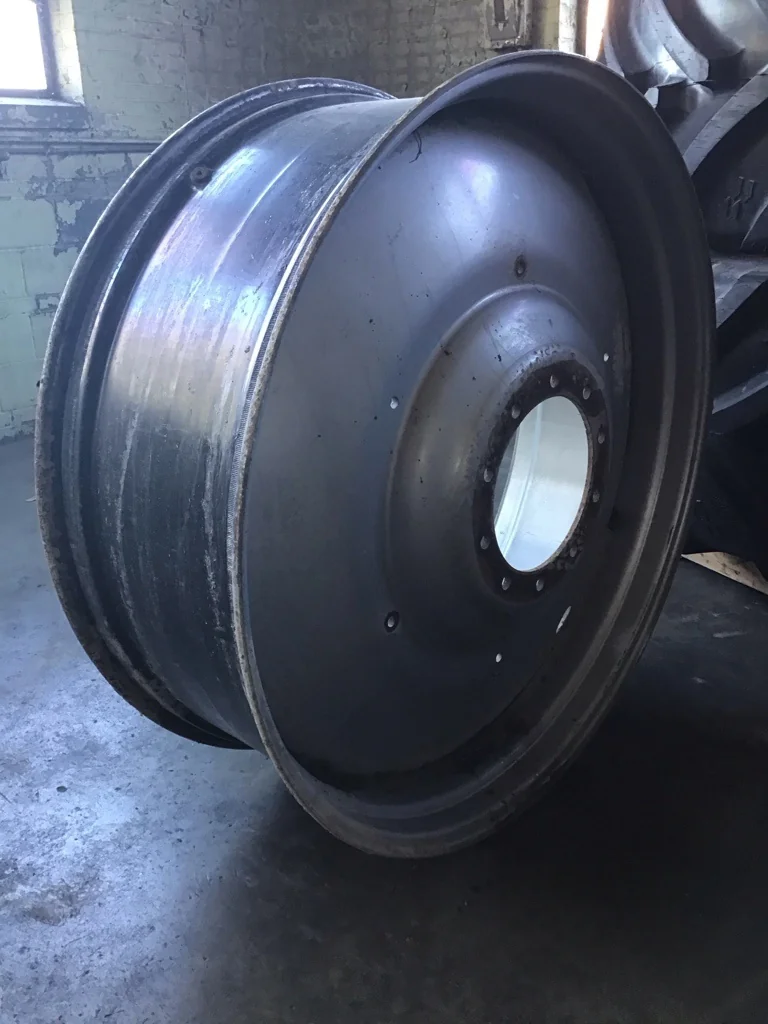 Used 16 x 46 10-13.19-11.07 Dual Case Silver Wheel image 2