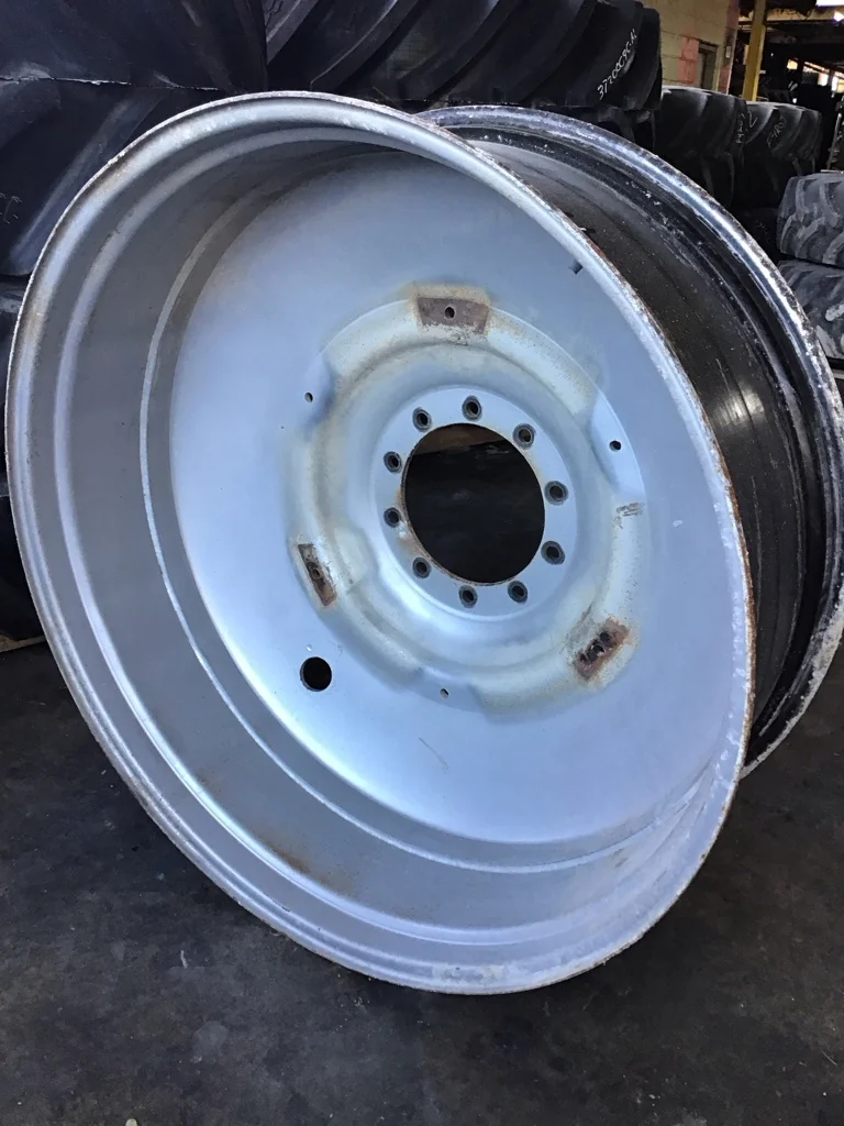Used 16 x 46 10-13.19-11.07 Dual Case Silver Wheel image 3