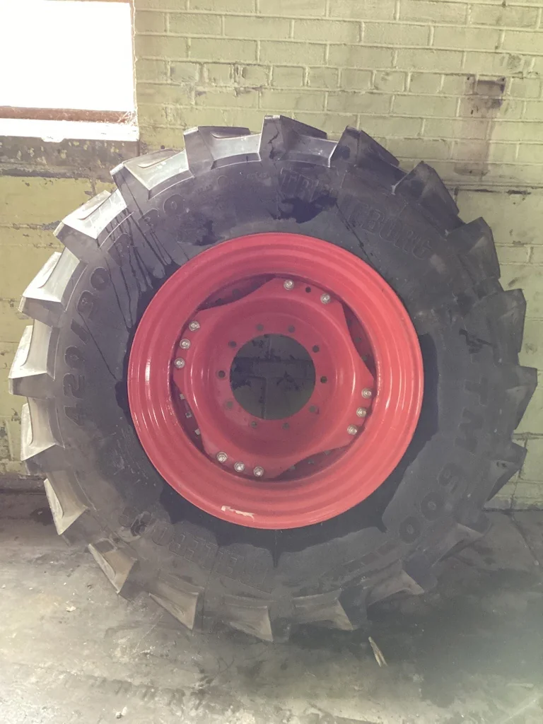 Take off 420/90R30 147A8 Trelleborg TM 600 TL R-1W 95-100% on 15 x 30 10-13.19-11.07 Waffle 3 Bolt
