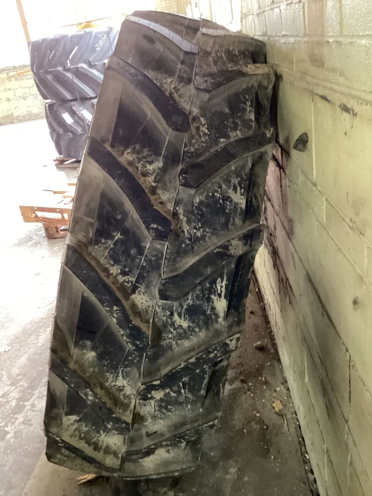 Take off 420/90R30 147A8 Trelleborg TM 600 TL R-1W 95-100% on 15 x 30 10-13.19-11.07 Waffle 3 Bolt image 2