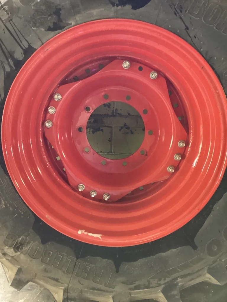 Take off 420/90R30 147A8 Trelleborg TM 600 TL R-1W 95-100% on 15 x 30 10-13.19-11.07 Waffle 3 Bolt image 3