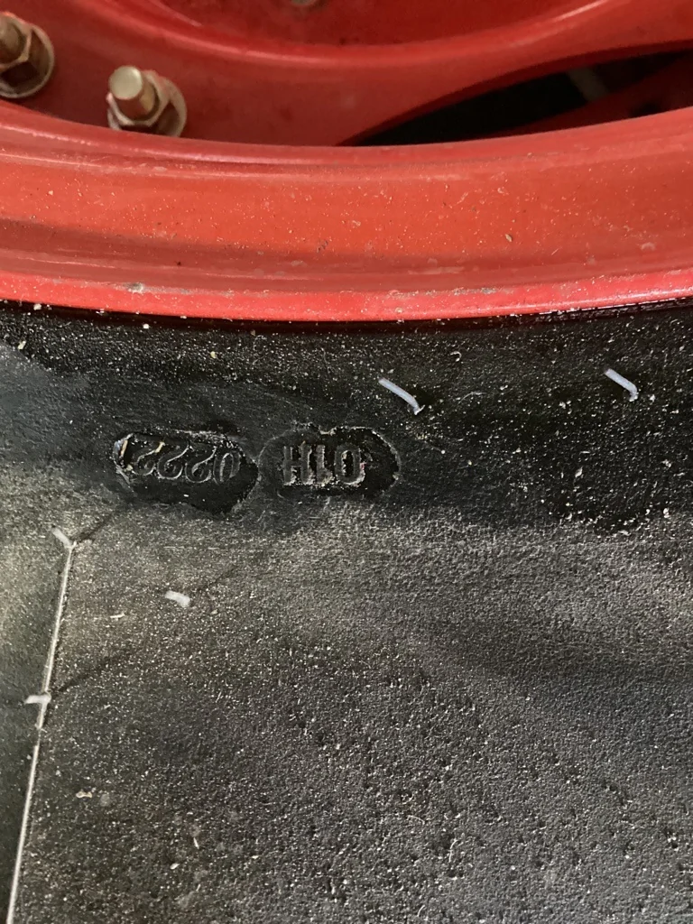 Take off 420/90R30 147A8 Trelleborg TM 600 TL R-1W 95-100% on 15 x 30 10-13.19-11.07 Waffle 3 Bolt image 4