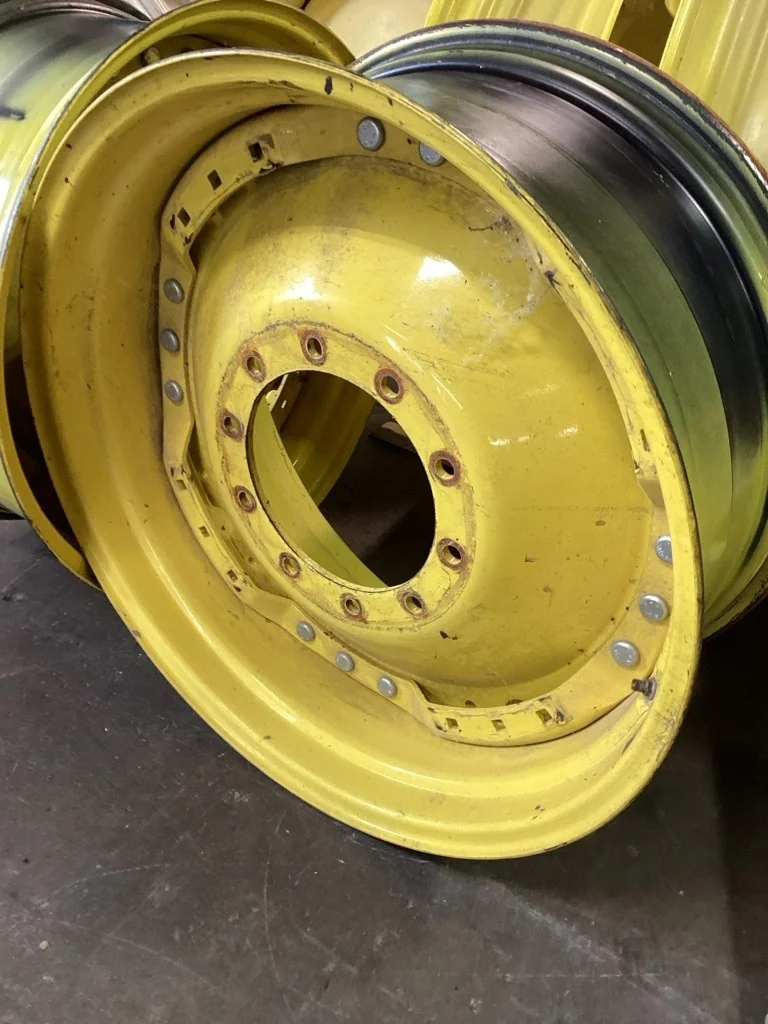 Used 15 x 34 (10-13.19-11.07) Waffle 3 bolt With Disc (Mild Rust, Paint Is Fair) image 2
