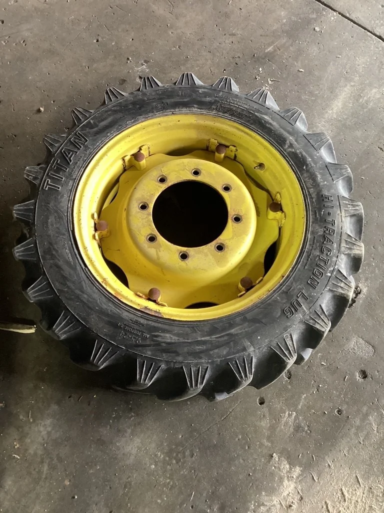 Used 9.5-24 6 ply Titan Hi-Traction Lug TL R-1 50-55% on 8 x 24 6 Clamp Wheel & Disc (8-10.82-8.78)