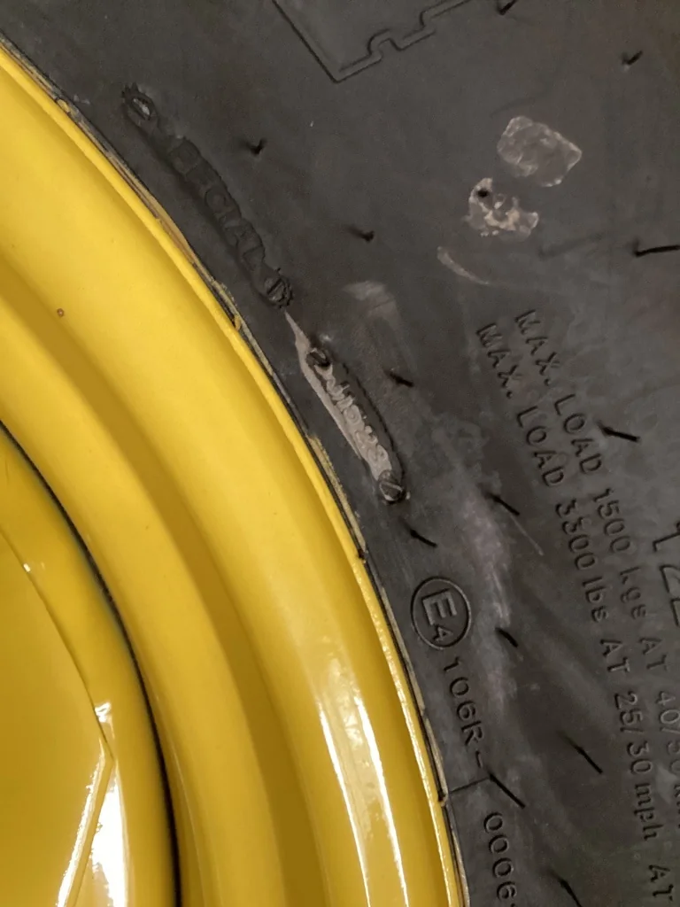 Take-Off 320/85R24 122A8 BKT AgriMax RT855 TL R-1W 95-100% on 10 x 24 8-10.82-8.78 Waffle 2 Bolt image 4