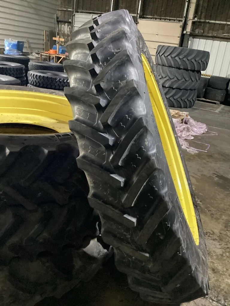 Used 380/90R54 158A8 BKT Agri Max RT945 TL R-1W 75-80% On 12 x 54 (12-32.047-30.078) Rim & Rail Whee image 3