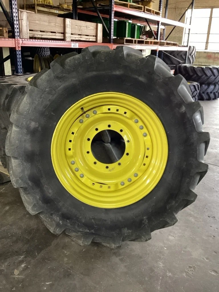 Used 420/85R30 140D Firestone Performer 85 Extra TL R-1W 85-90% On 15 x 30 (10-13.19-11.07) Waffle
