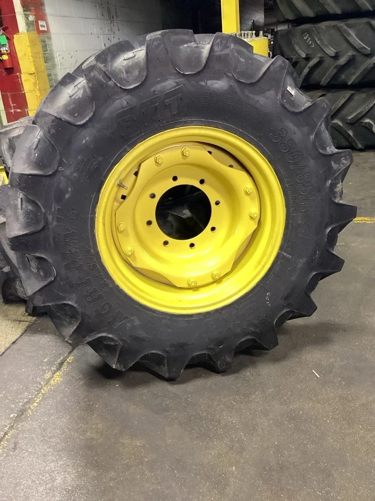Take-Off 380/85R24 131A8 BKT Agrimax RT855 TL R-1W 95-100% On 12 x 24 (8-10.82-8.78) Waffle 2 Bolt