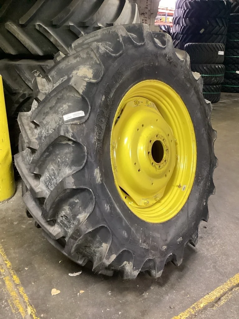 Take-Off 460/85R34 147A8 BKT Agrimax RT855 TL R-1W 95-100% On 15 x 34 (8-8-6) Waffle 2 bolt/Disc image 2