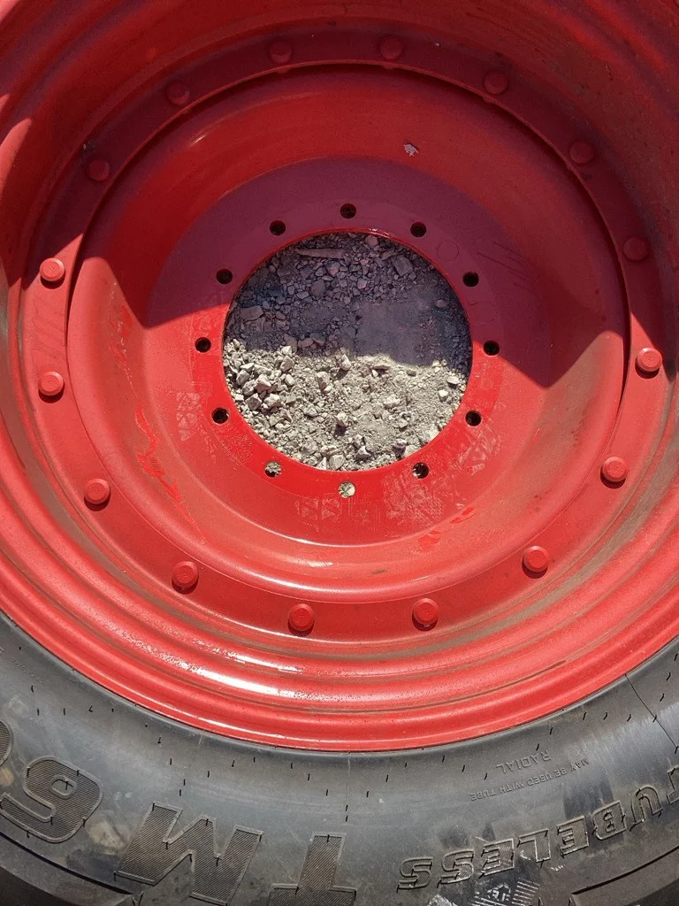 Take-Off 380/80R38 142A8 Trelleborg TM600 TL R-1W 95-100% On 11 x 38 (12-16.732-14.620 Rim&Rail/Disc image 3