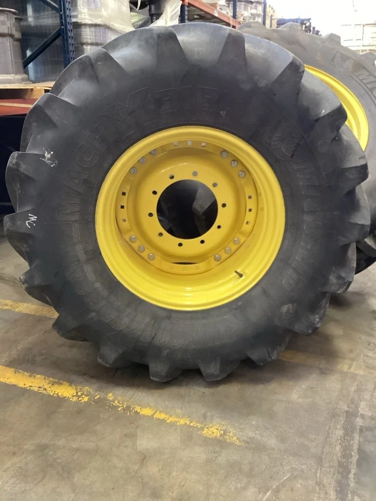 Take-Off 600/65R28 154D Michelin MachXbib TL R-1W 95-100% On 18x28 (10-13.19-11.07) Waffle 3 Bolt