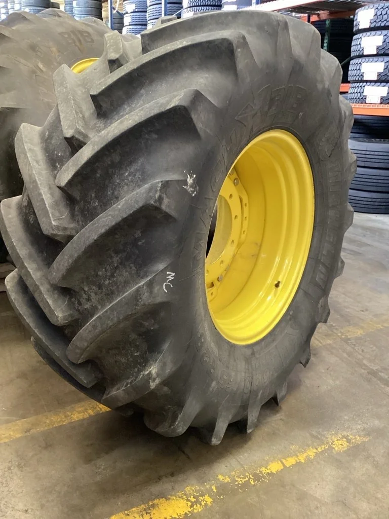 Take-Off 600/65R28 154D Michelin MachXbib TL R-1W 95-100% On 18x28 (10-13.19-11.07) Waffle 3 Bolt image 2