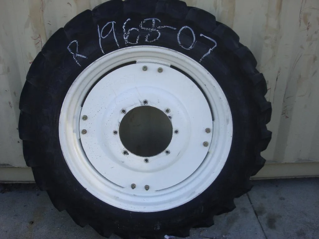 USED 10 X 34 8-12.993-11.446 GKN 4/2 CLAMP WHITE WHEEL