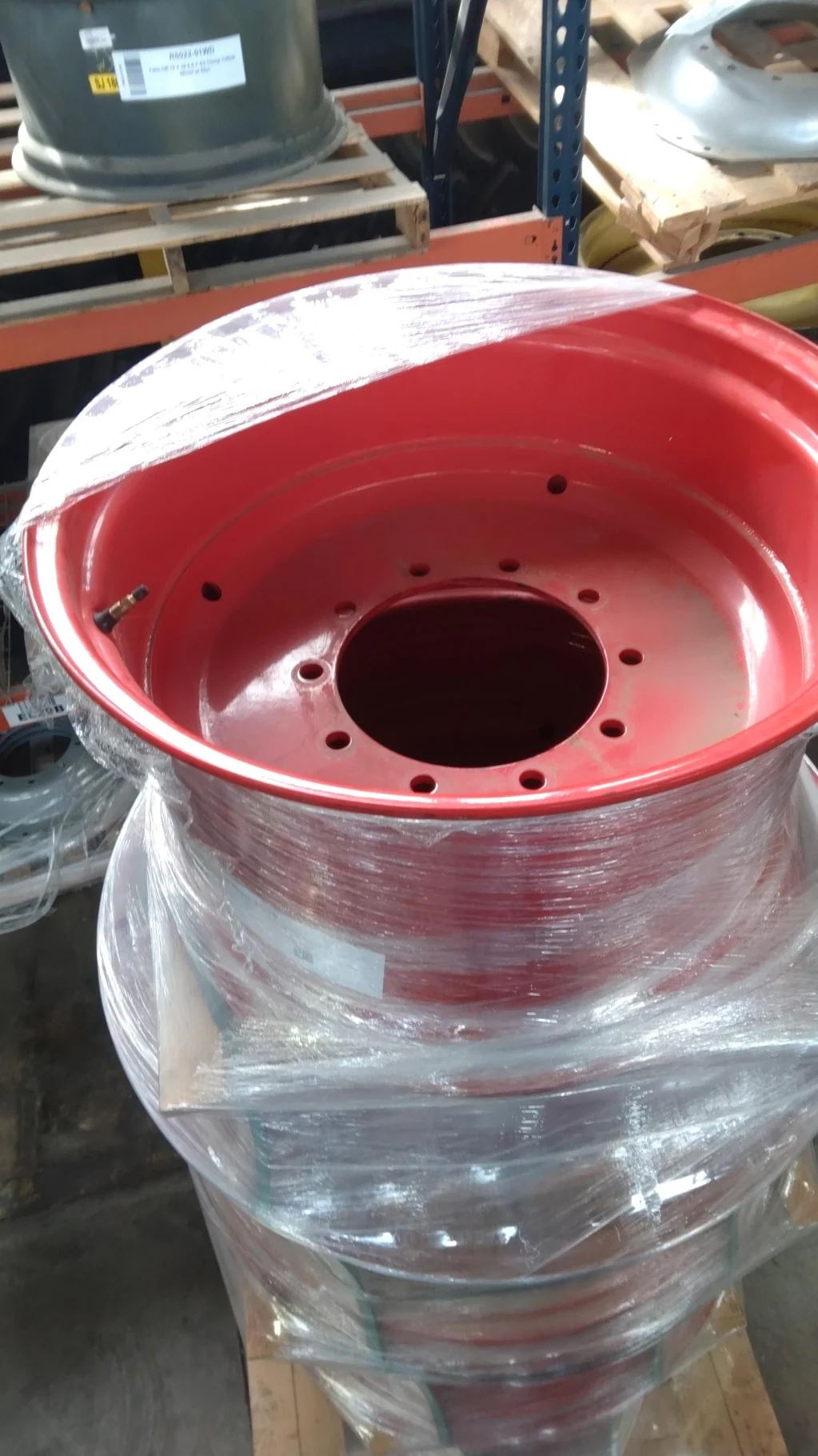 Take-Off 16 x 28 (10-13.19-11.07) Titan Solid Wheel Fendt Red