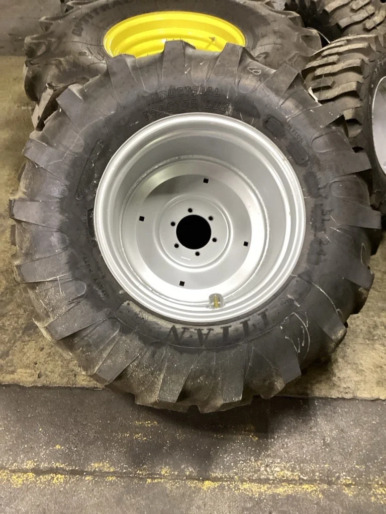 Take-Off 17.5-24 8 PLY Titan Industrial Tractor Lug TL R-4 95-100% On 15 x 24 (6-6.93-5.325) Solid