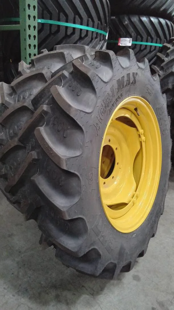 Take-Off 320/85R28 124B BKT Agrimax RT 855 TL R-1W 95-100% On 10 x 28 (8-10.82-8.78) 4/2 Rail/Disc image 2