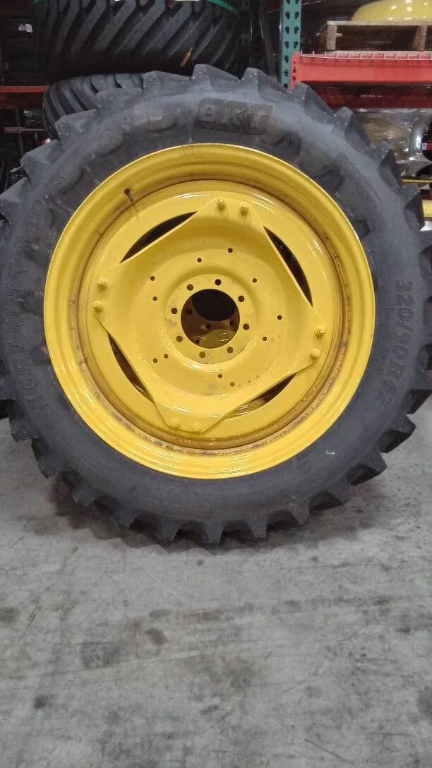 Take-Off 320/90R42 139B BKT Agrimax Rt 945 TL R-1W 95-100% On 10 x 42 (8-10.82-8.78) 4/2 Rail/Di