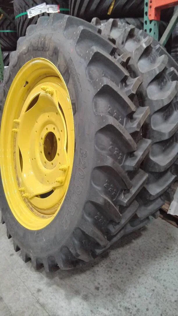 Take-Off 320/90R42 139B BKT Agrimax Rt 945 TL R-1W 95-100% On 10 x 42 (8-10.82-8.78) 4/2 Rail/Di image 2