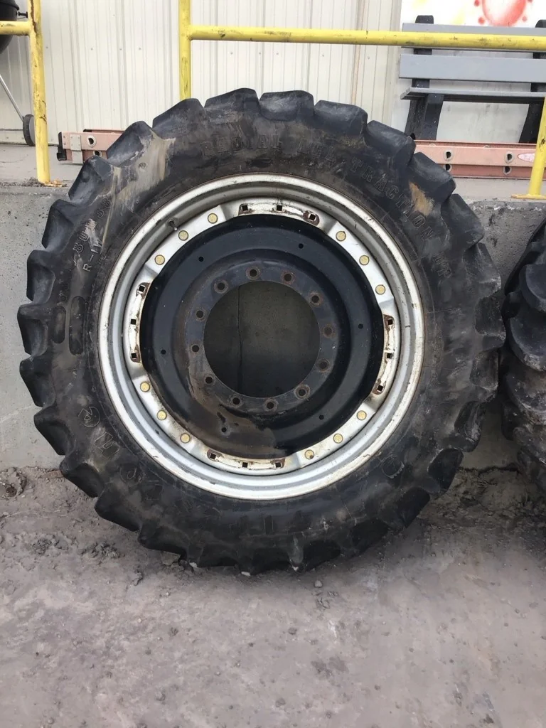 USED 380/80R38 142A8 FIRESTONE RADIAL ALL TRACTION DT TL R-1W 70-75% ON 12 X 38 (12-16.732-14.620)