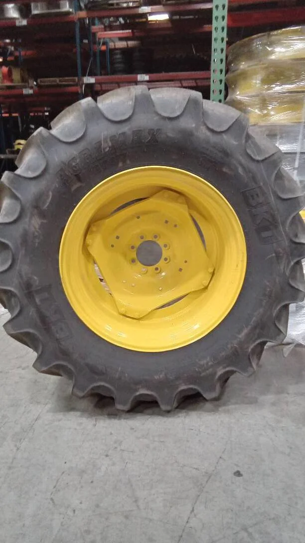 Take-Off 460/85R34 147B BKT Agrimax RT855 TL R-1W 95-100% On 15 x 34 (8-8-6) 4/2 Rail/Disc image 2