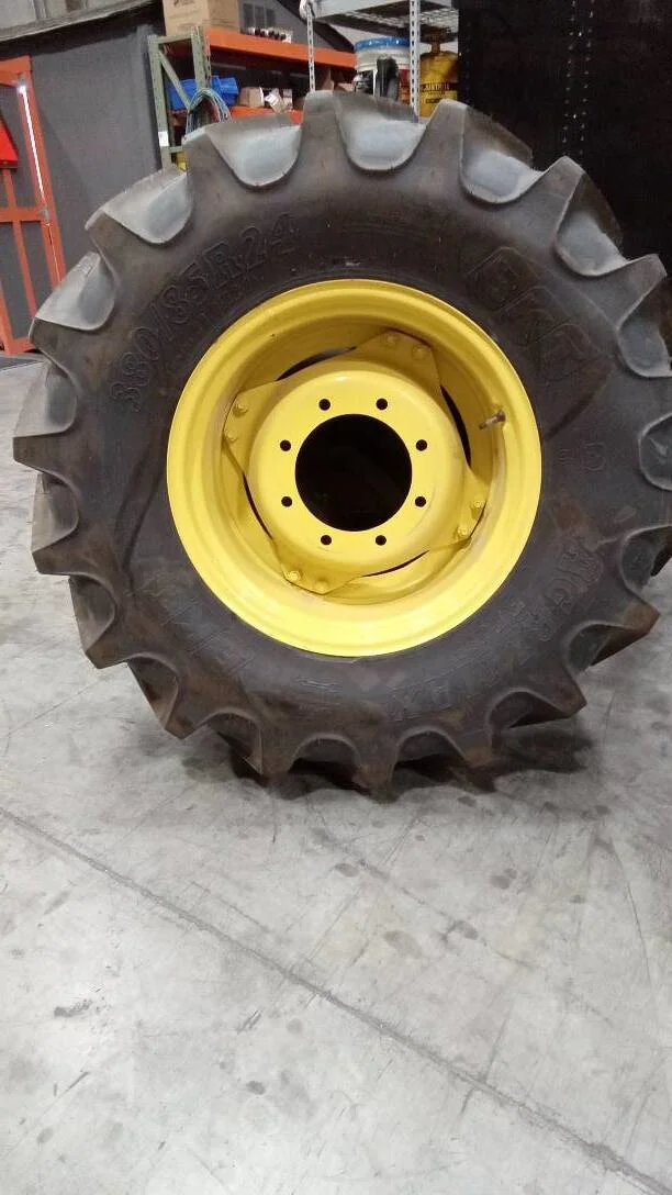 Take-Off 380/85R24 131B BKT Agrimax RT855 TL R-1W 95-100% On 12 x 24 (8-10.82-8.78) 4/2 Rail/Disc
