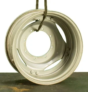 USED 12 X 28 4/2 RAIL WHEEL W/ 8-12.992-11.446 HD DISC SILVER