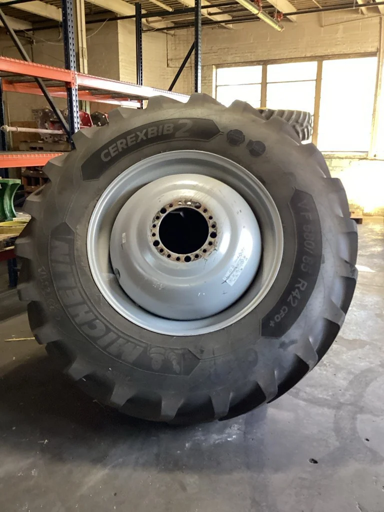 Take-Off VF580/85R42 183A8 Michelin CereXbib 2 TL R-1W 95-100% On 20 x 42 (20-13.19-11.07) Case DD