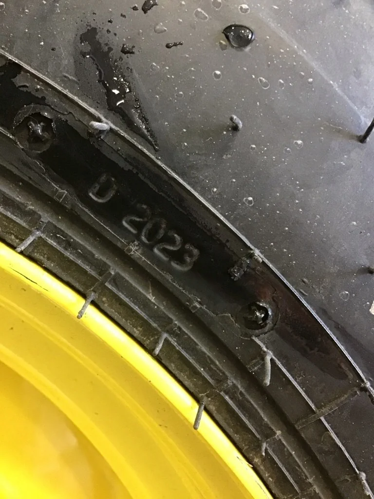 Take-Off 10-16.5 6Ply Galaxy XD 2010 TL R-4 95-100% On 8.25 x 16.5 (6-6-4.62) Implement Wheel image 4