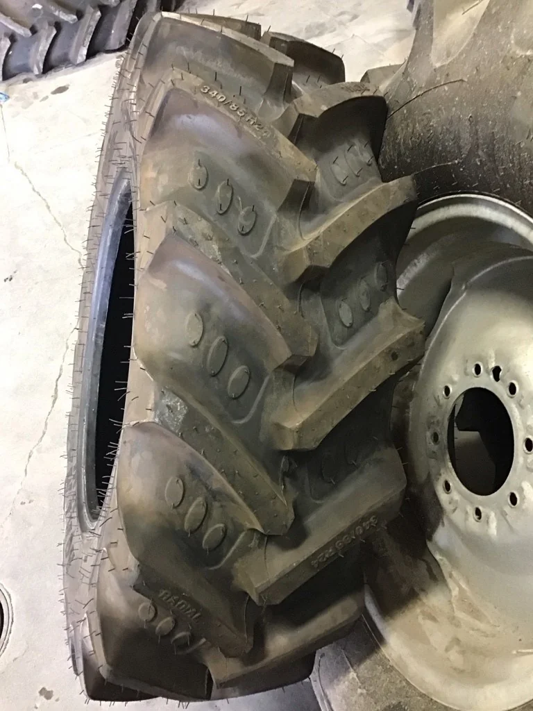 Take-Off 340/85R24 125A8 BKT AgriMax RT855 TL R-1W 95-100% (Light Lug Stubble) image 3