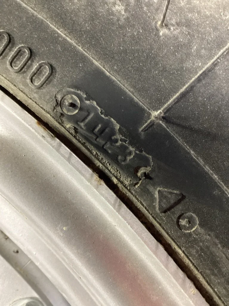 Take-Off 480/70R34 155B Firestone Radial 9000 TL R-1W 95-100% On 15x34 (12-16.732-14.620) Waffle image 3