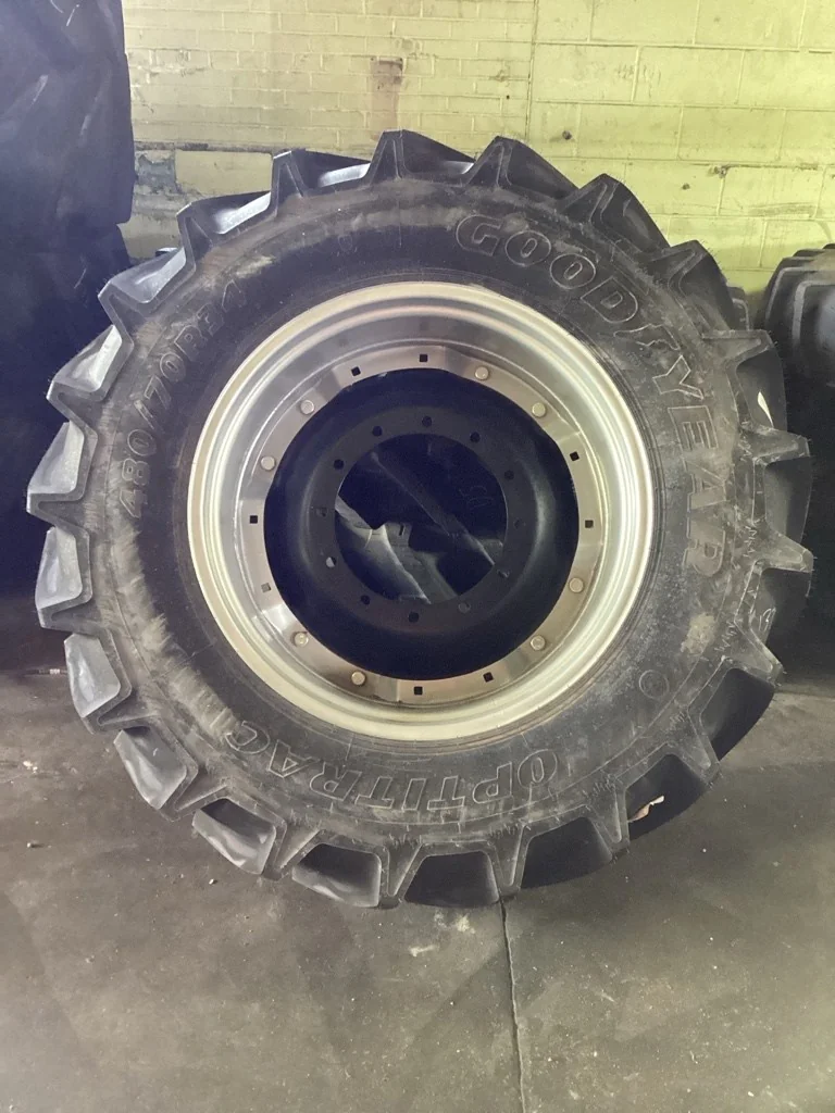 Take-Off 480/70R34 146D Goodyear Optitrac TL R-1W 95-100% On 15x34 (12-16.732-14.620) Waffle 2 Bolt