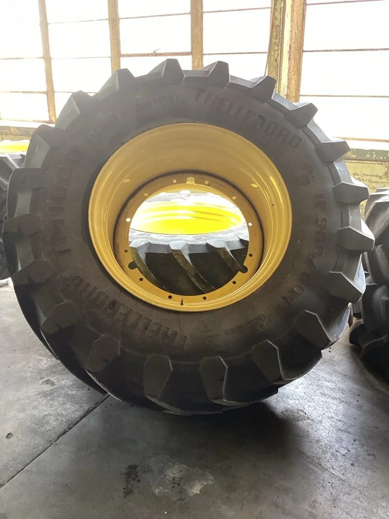 Used IF900/60R42 180D Trelleborg TM1000 High Power TL R-1W 70-75% On 30 x 42 12-32.047-30.078 JD R&R