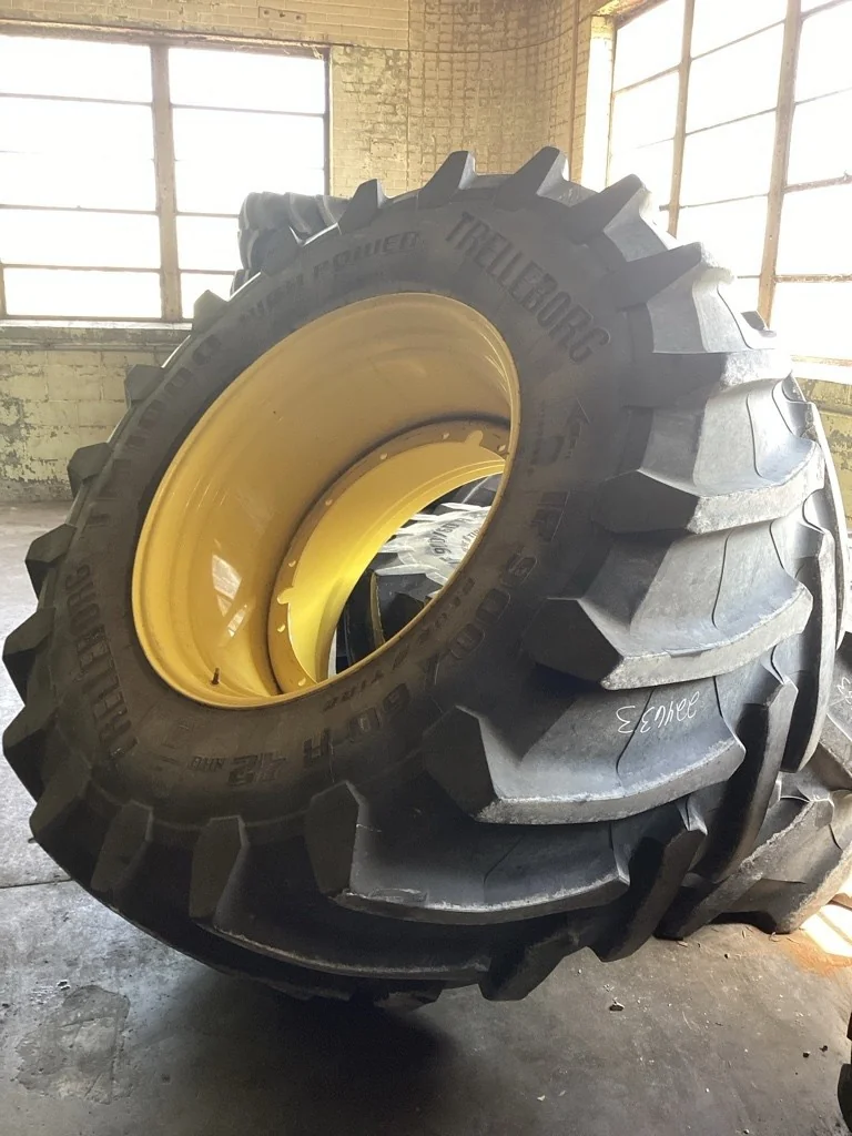 Used IF900/60R42 180D Trelleborg TM1000 High Power TL R-1W 70-75% On 30 x 42 12-32.047-30.078 JD R&R image 2