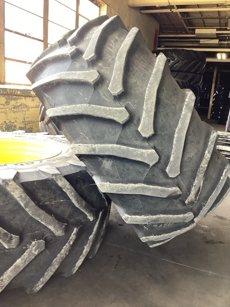 Used IF900/60R42 180D Trelleborg TM1000 High Power TL R-1W 70-75% On 30 x 42 12-32.047-30.078 JD R&R image 4