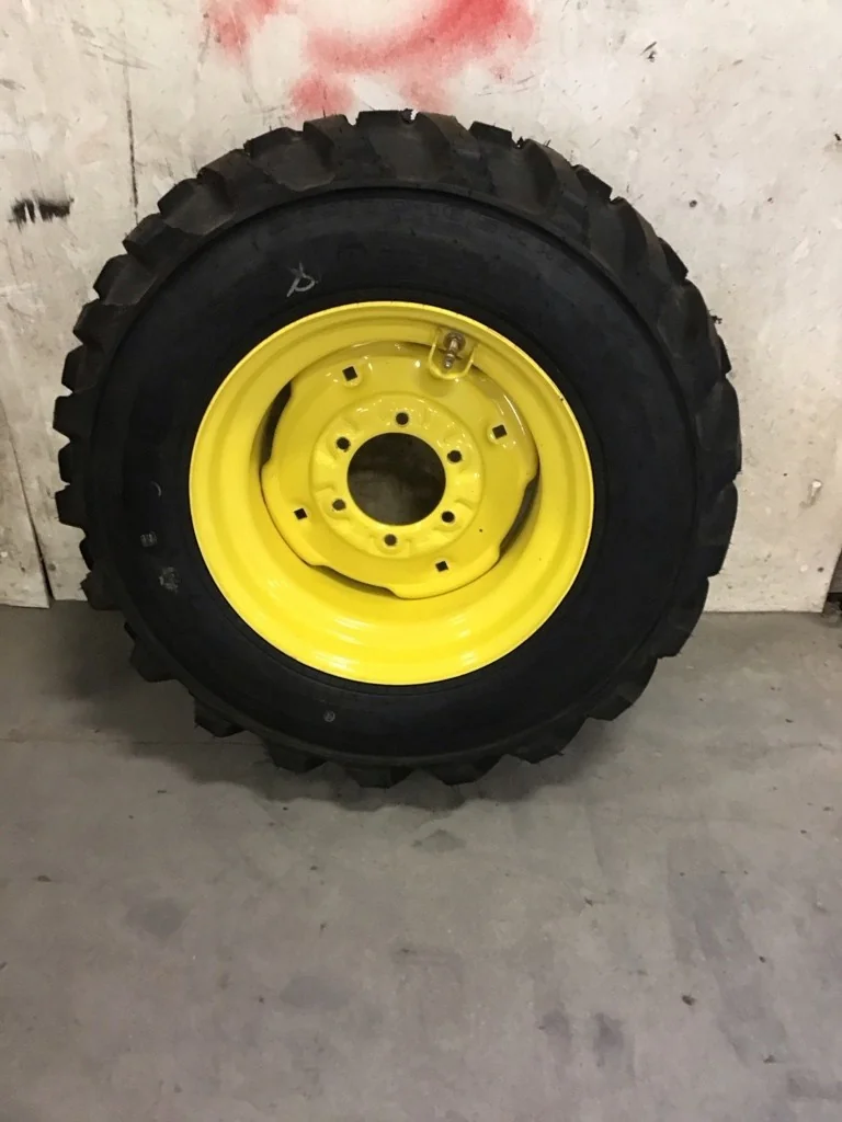 Take-Off 260/70-16.5 124A2 Galaxy XD2010 TL R-4 95-100% On 8.25 x 16.5 (6-6-4.62) Implement Wheel