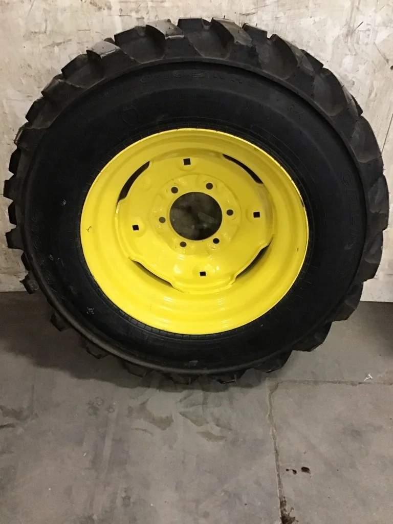 Take-Off 260/70-16.5 124A2 Galaxy XD2010 TL R-4 95-100% On 8.25 x 16.5 (6-6-4.62) Implement Wheel image 2