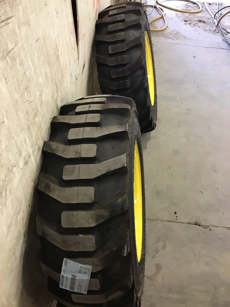 Take-Off 260/70-16.5 124A2 Galaxy XD2010 TL R-4 95-100% On 8.25 x 16.5 (6-6-4.62) Implement Wheel image 3
