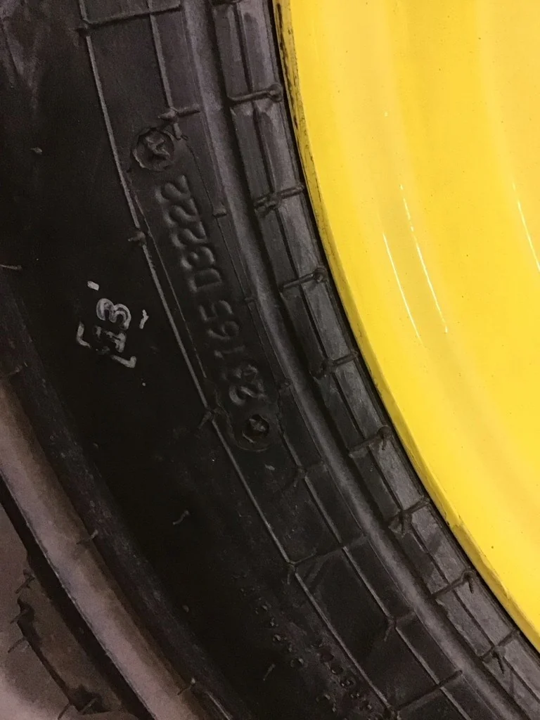 Take-Off 260/70-16.5 124A2 Galaxy XD2010 TL R-4 95-100% On 8.25 x 16.5 (6-6-4.62) Implement Wheel image 4