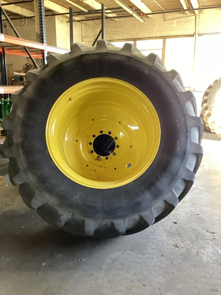Refurb 710/70R42 168D Firestone Maxi Traction TL R-1W 90-95% On 23 x 42 10-13.19-11.07 Dual Wheel
