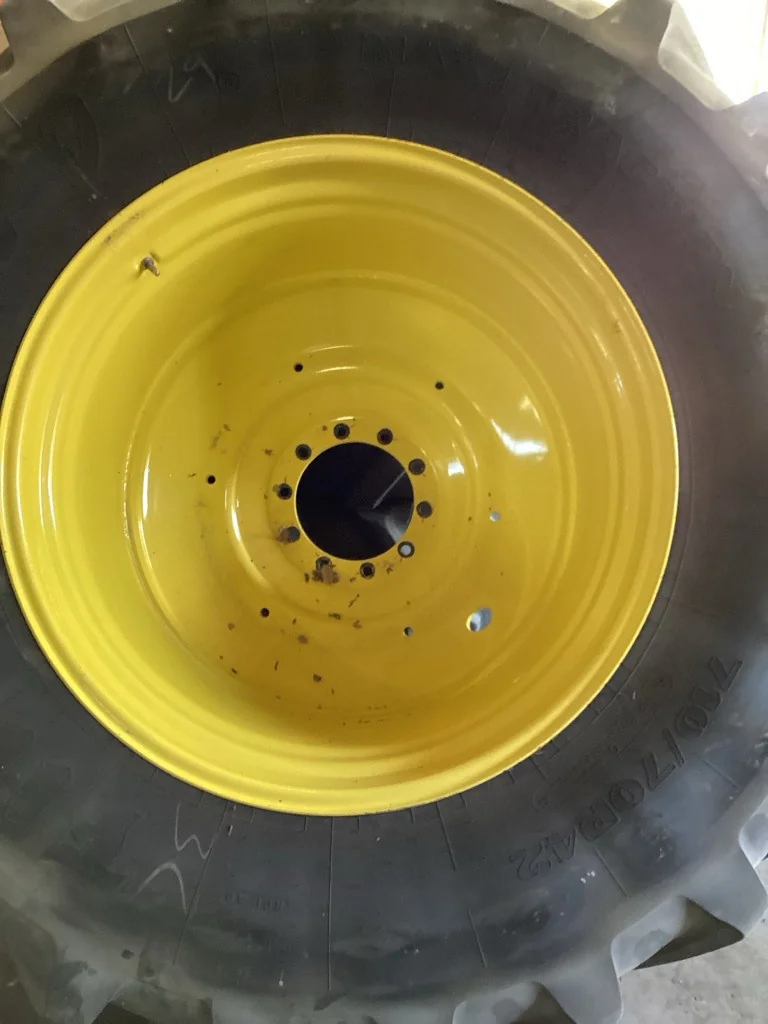 Refurb 710/70R42 168D Firestone Maxi Traction TL R-1W 90-95% On 23 x 42 10-13.19-11.07 Dual Wheel image 3