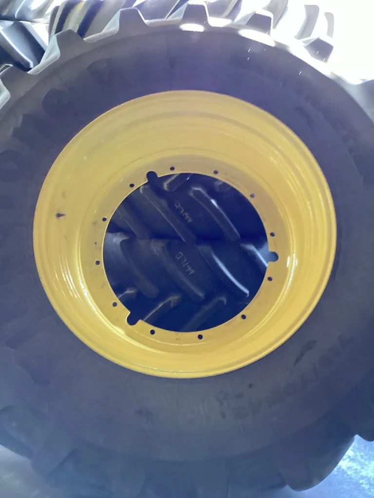 Used 710/70R42 168D Firestone Maxi Traction TL R-1W 90-95% On 23 x 42 (12-32.047-30.078) Rim & Rail image 4