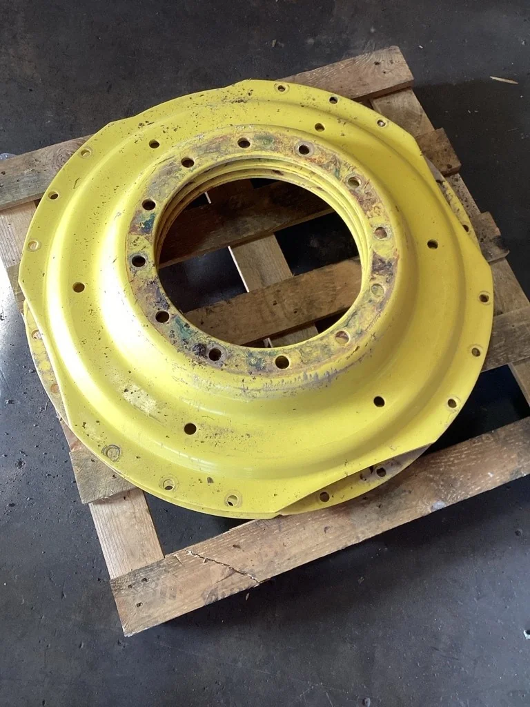 Used 38" (12-16.732-14.620) Waffle 3 Bolt Disc JD (Scratches And Scuffs)