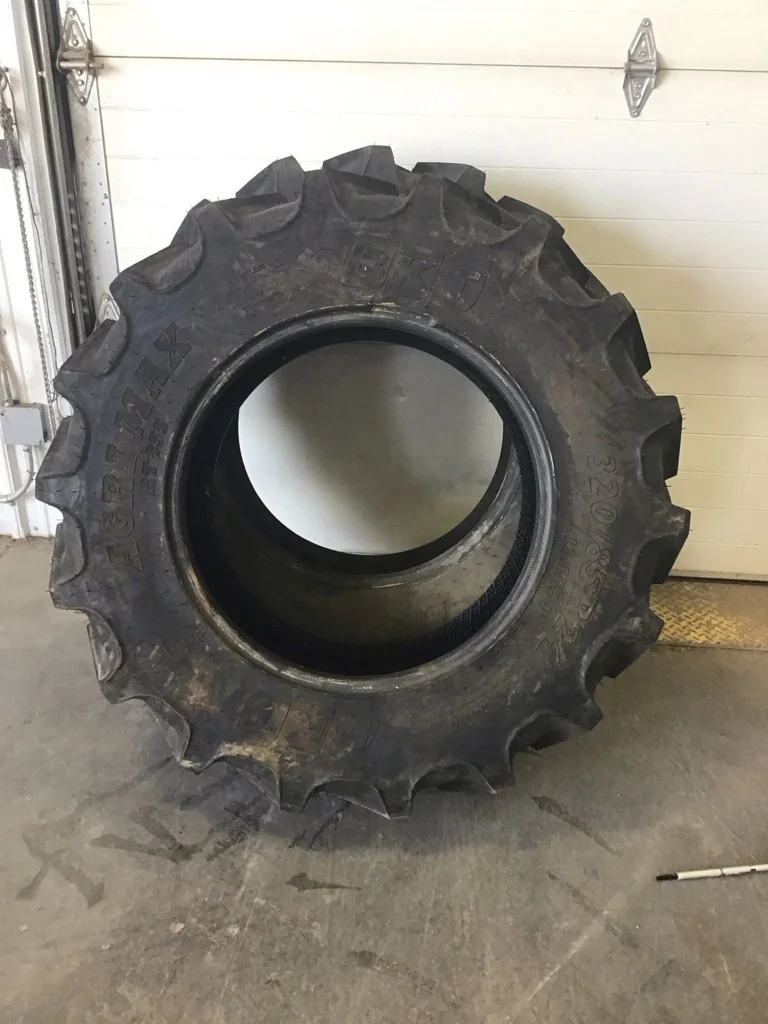 Take-Off 320/85R24 122A8 BKT Agri Max RT855 TL R-1W 95-100%