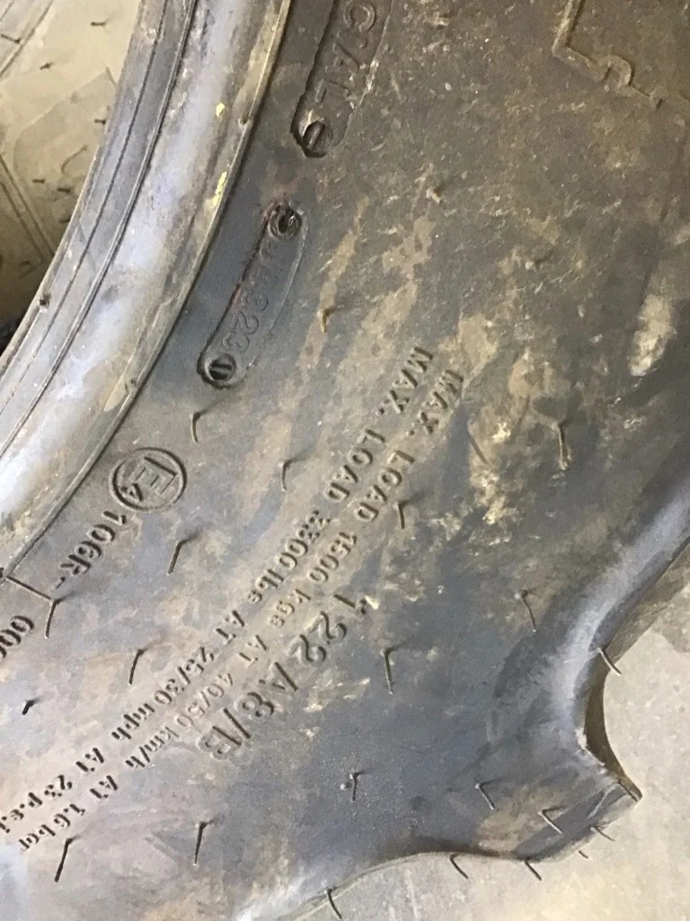 Take-Off 320/85R24 122A8 BKT Agri Max RT855 TL R-1W 95-100% image 2
