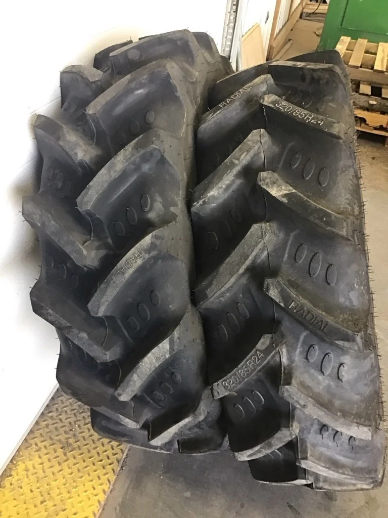Take-Off 320/85R24 122A8 BKT Agri Max RT855 TL R-1W 95-100% image 3