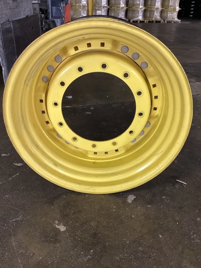 Used 13 x 30 (12-16.732-14.620) Titan Waffle 3 Bolt With Disc Paint In Fair Condition