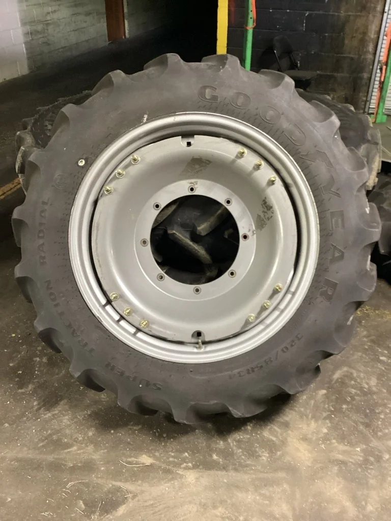 Used 320/85R34 133A8 Goodyear Super Traction Radial DT800 TL R-1W 85-90% On 10x34 (8-15.995-14.281)