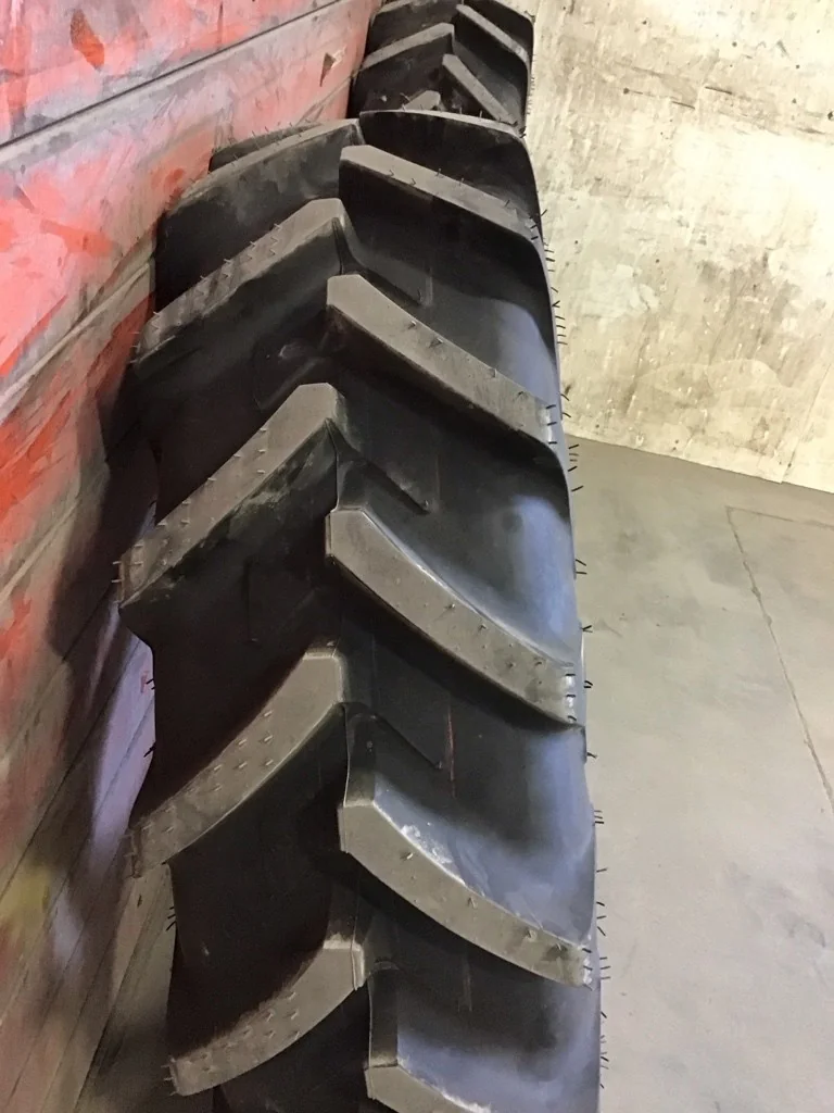 Take-Off 13.6R28 123A8 Michelin Agribib TL R-1W 95-100% On 12 x 28 (8-12.992-11.446) 4/2 Rail/Disc image 3